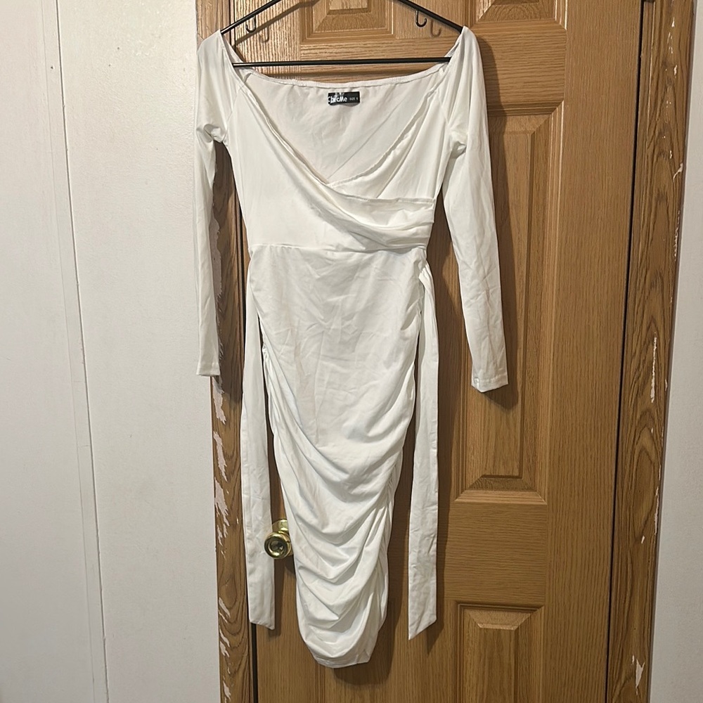 Elegant White Long Sleeve Dress
